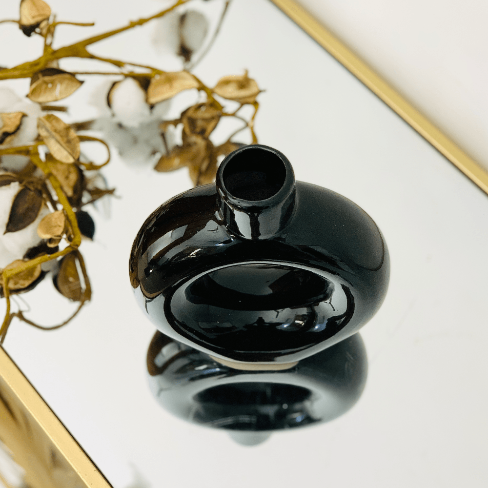 Premium Donut-Shaped Decorative Flower Vase – Modern Minimalist Table Centerpiece (High Quality)